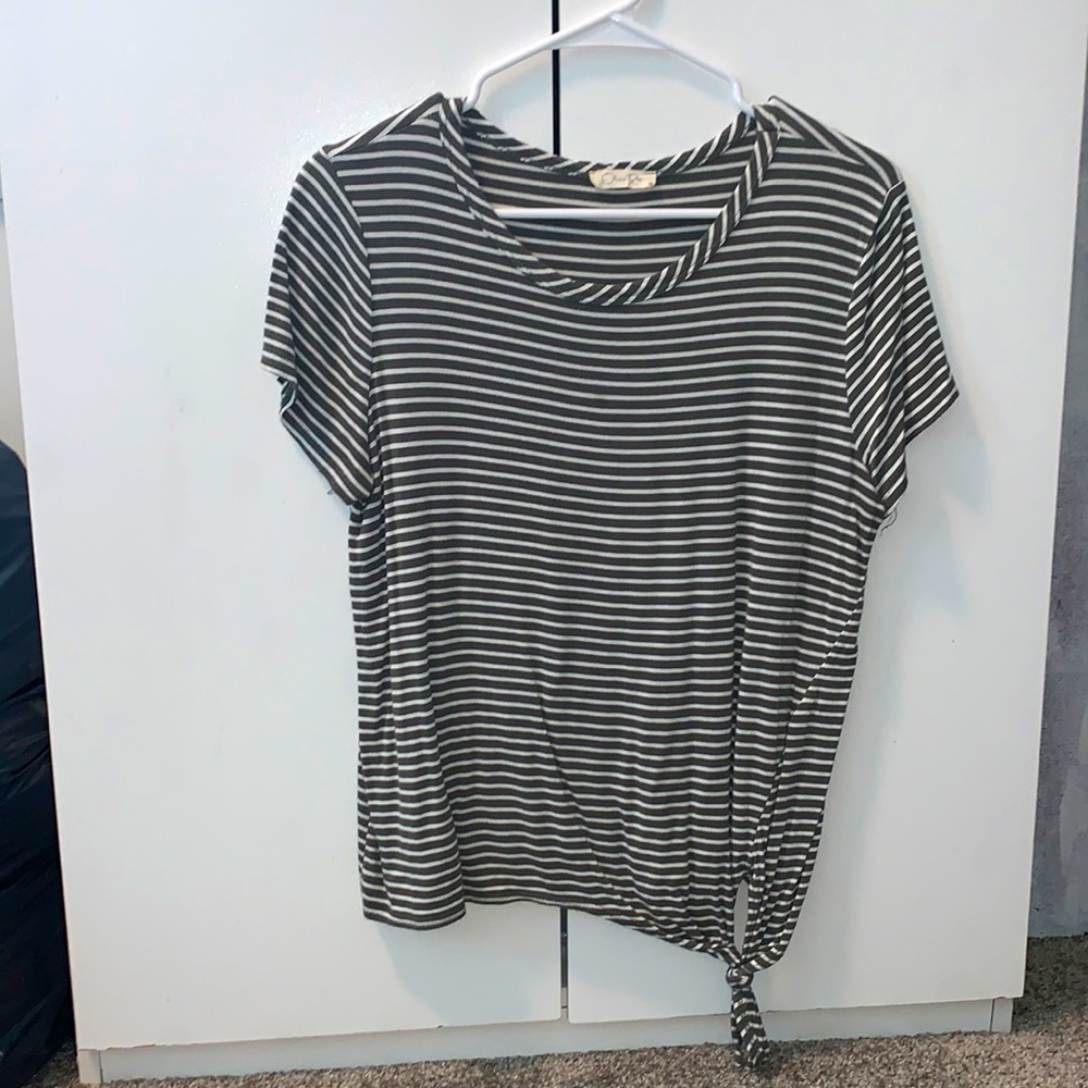 Women’s Olive Green 🫒 & White Stripped Top